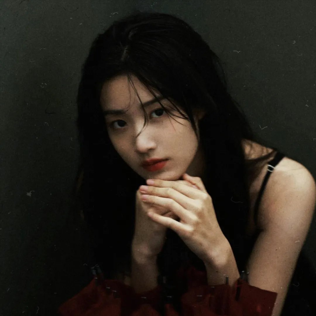 龙纹身的女鬼入镜